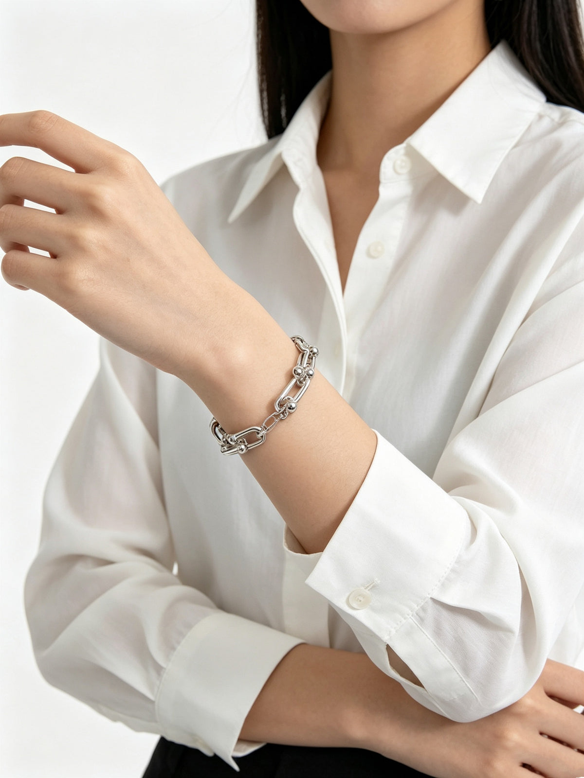 Signature Motif Bracelet in Silver-Tone – Vintage Detail – Design 79 close-up detail