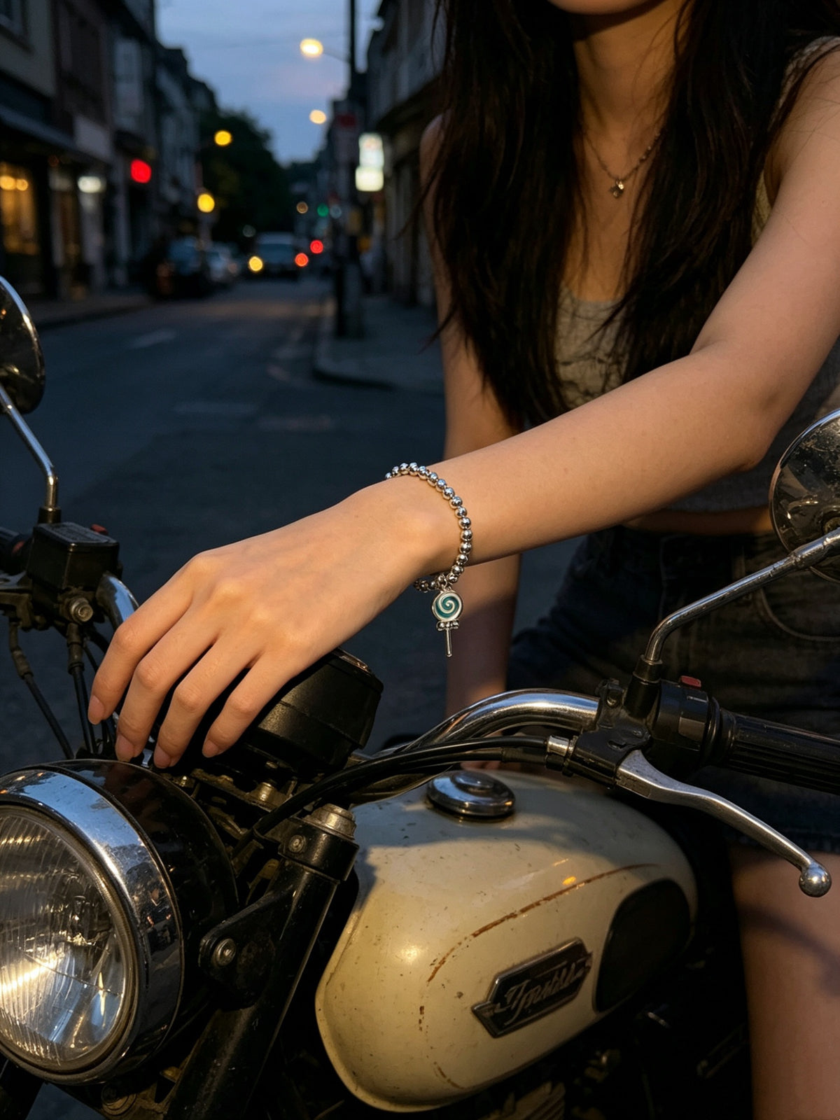 Signature Motif Bracelet in Silver-Tone – Vintage Detail – Design 74 close-up detail