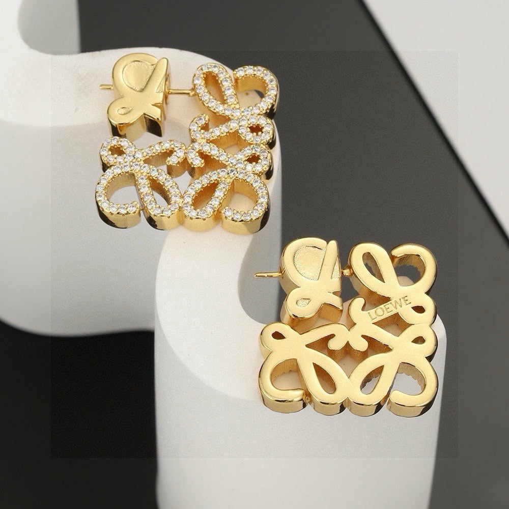 Floral Motif Stud Earrings in Polished Metal-Tone – Design 02 side detail