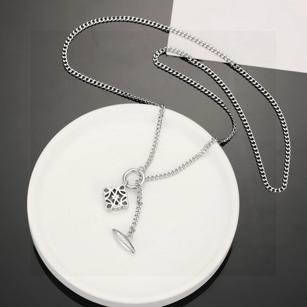 Floral Motif Pendant Necklace in Silver-Tone – Design 02 detail view