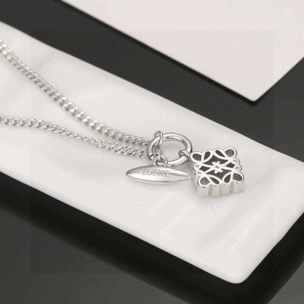 Floral Motif Pendant Necklace in Silver-Tone – Design 01 side detail