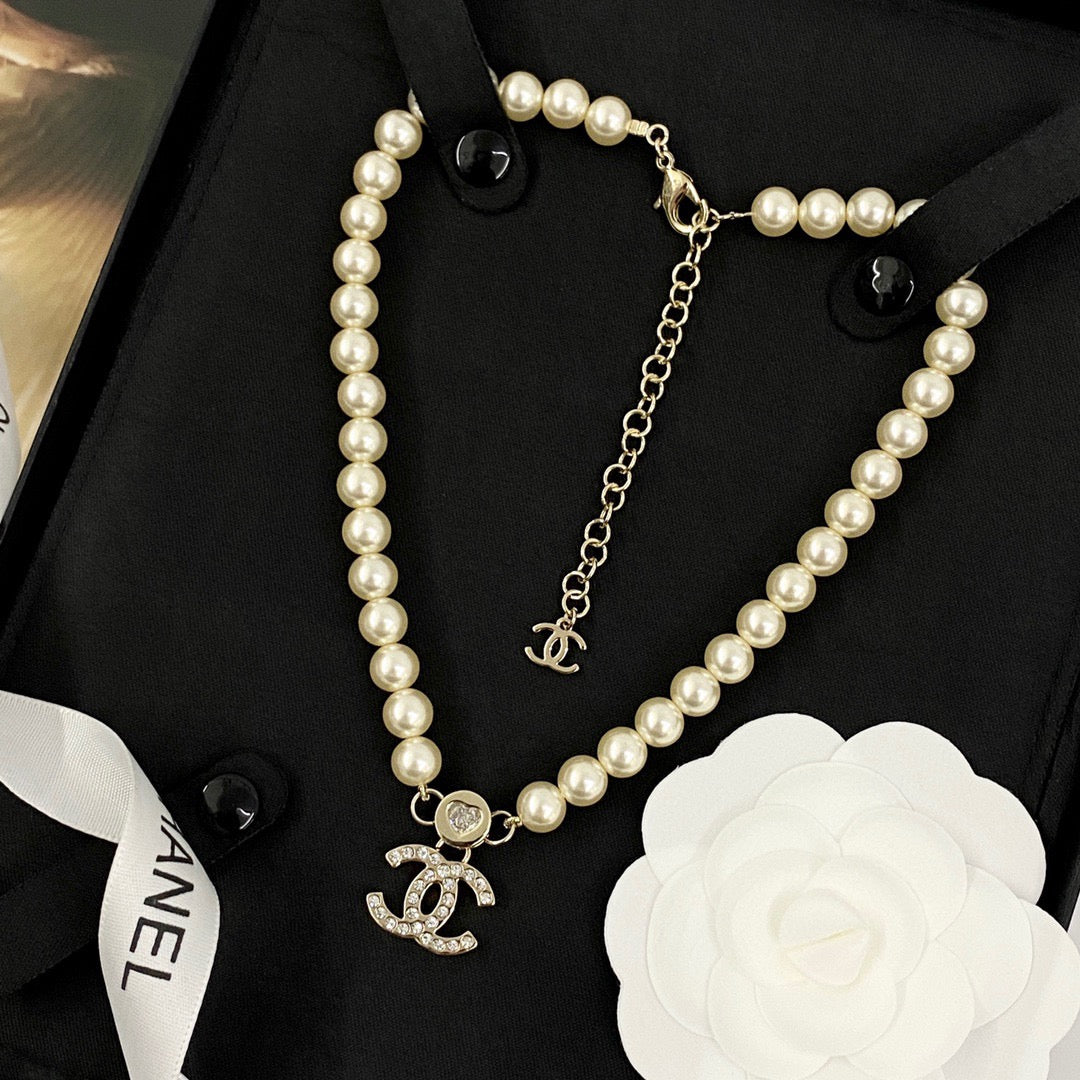 Pearl Pearl-Detail Pendant Necklace – Pearl Detail – Design 023 front product view