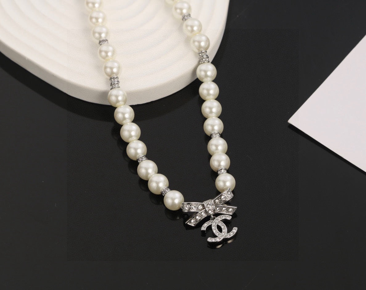 Bow Pearl-Detail Pendant Necklace – Pearl Detail – Design 003 close-up detail