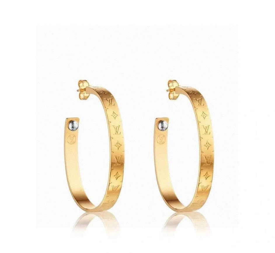 Letter Emblem Stud Earrings in Polished Metal-Tone – Design 014 main product view