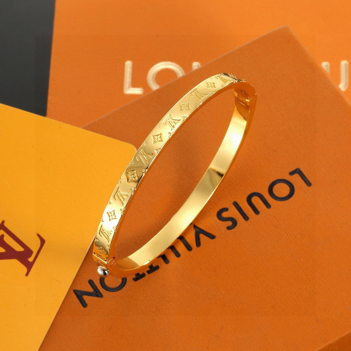 Clover Bangle in Polished Metal-Tone – Clover Detail – Design 015 main product view