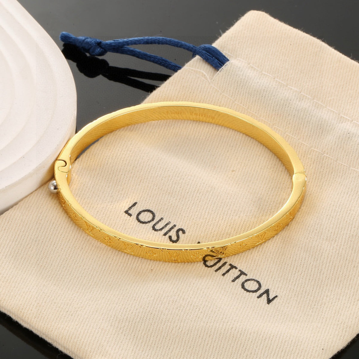 Clover Bangle in Polished Metal-Tone – Clover Detail – Design 007 front product view