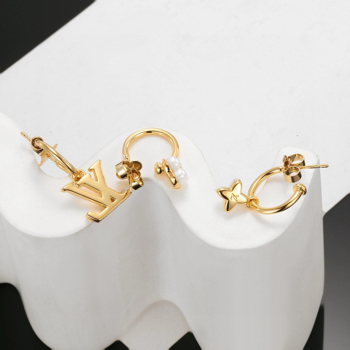 Clover Stud Earrings in Polished Metal-Tone – Clover Detail – Design 016 front product view