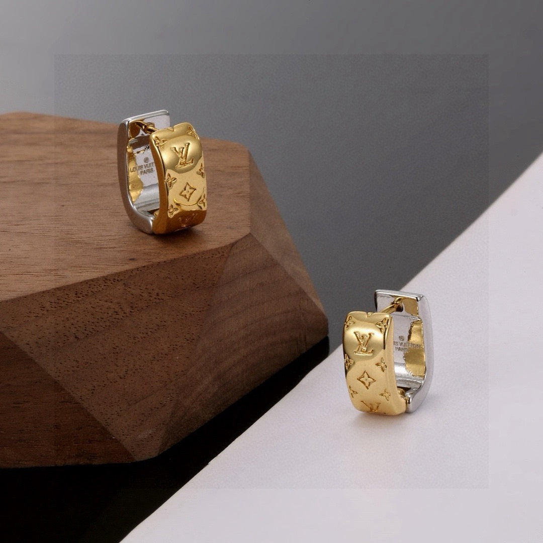 Clover Stud Earrings in Polished Metal-Tone – Clover Detail – Design 007 front product view