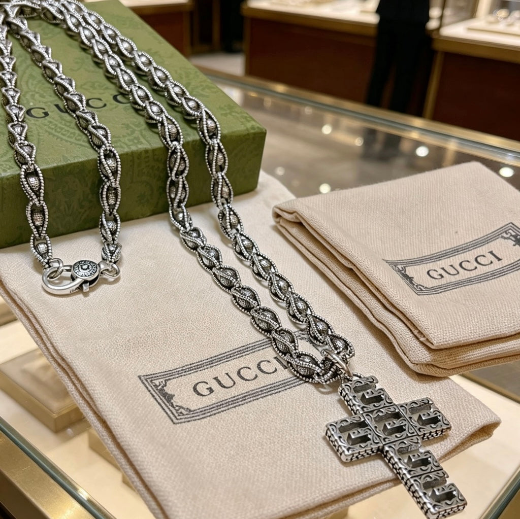 Double-G Emblem Pendant Necklace in Silver-Tone – Vintage Detail – Design 022 main product view