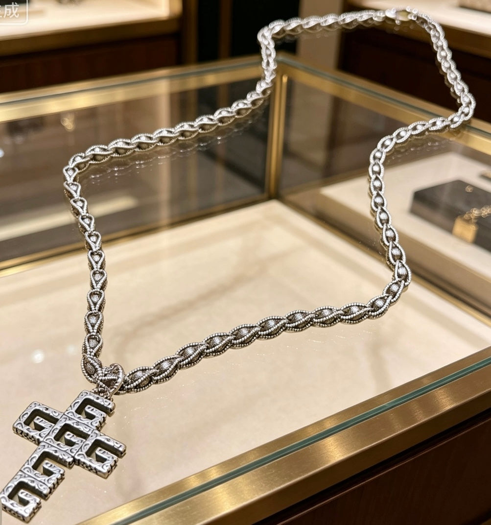 Double-G Emblem Pendant Necklace in Silver-Tone – Vintage Detail – Design 022 front product view