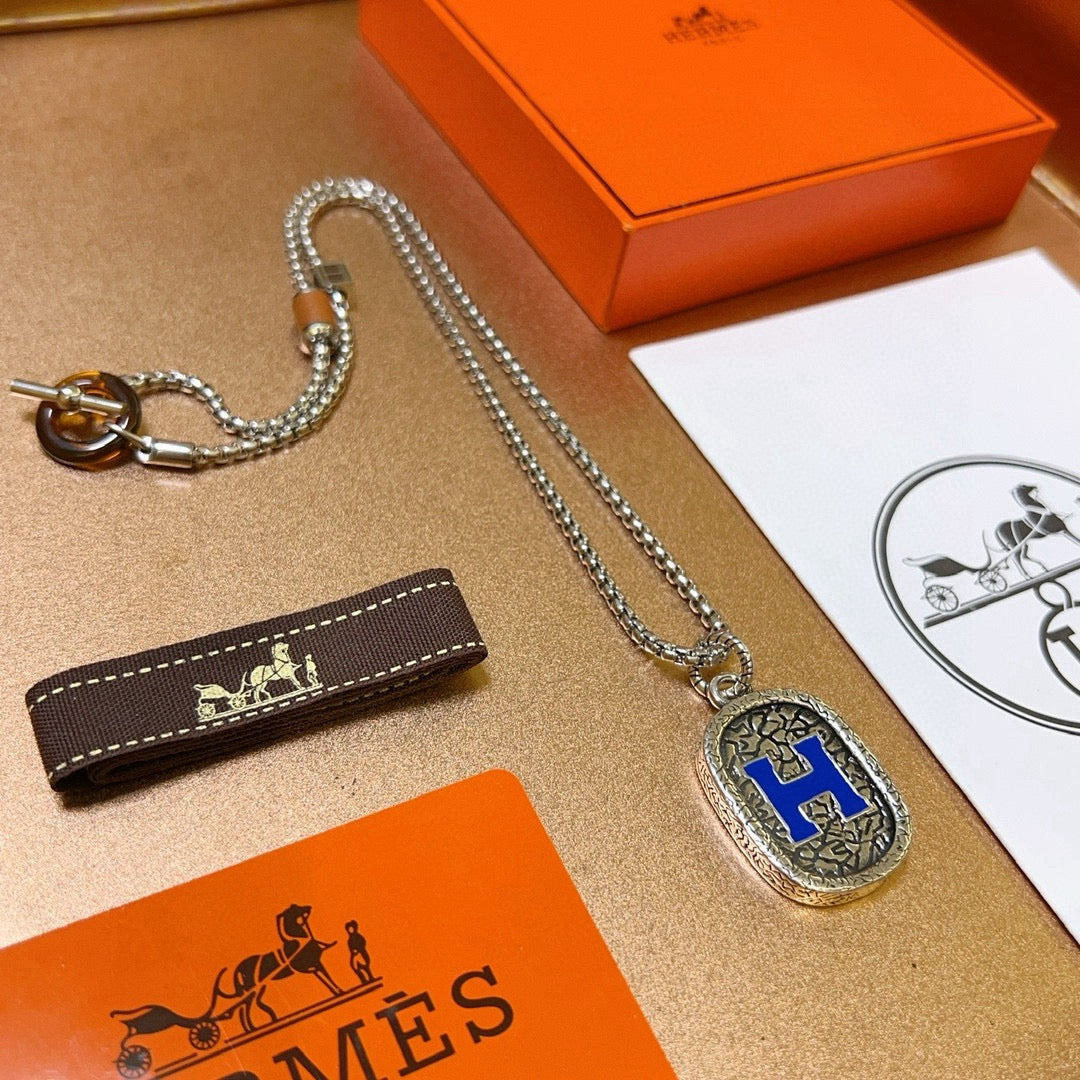 Toggle Pendant Necklace in Polished Metal-Tone – Toggle Detail – Design 016 front product view