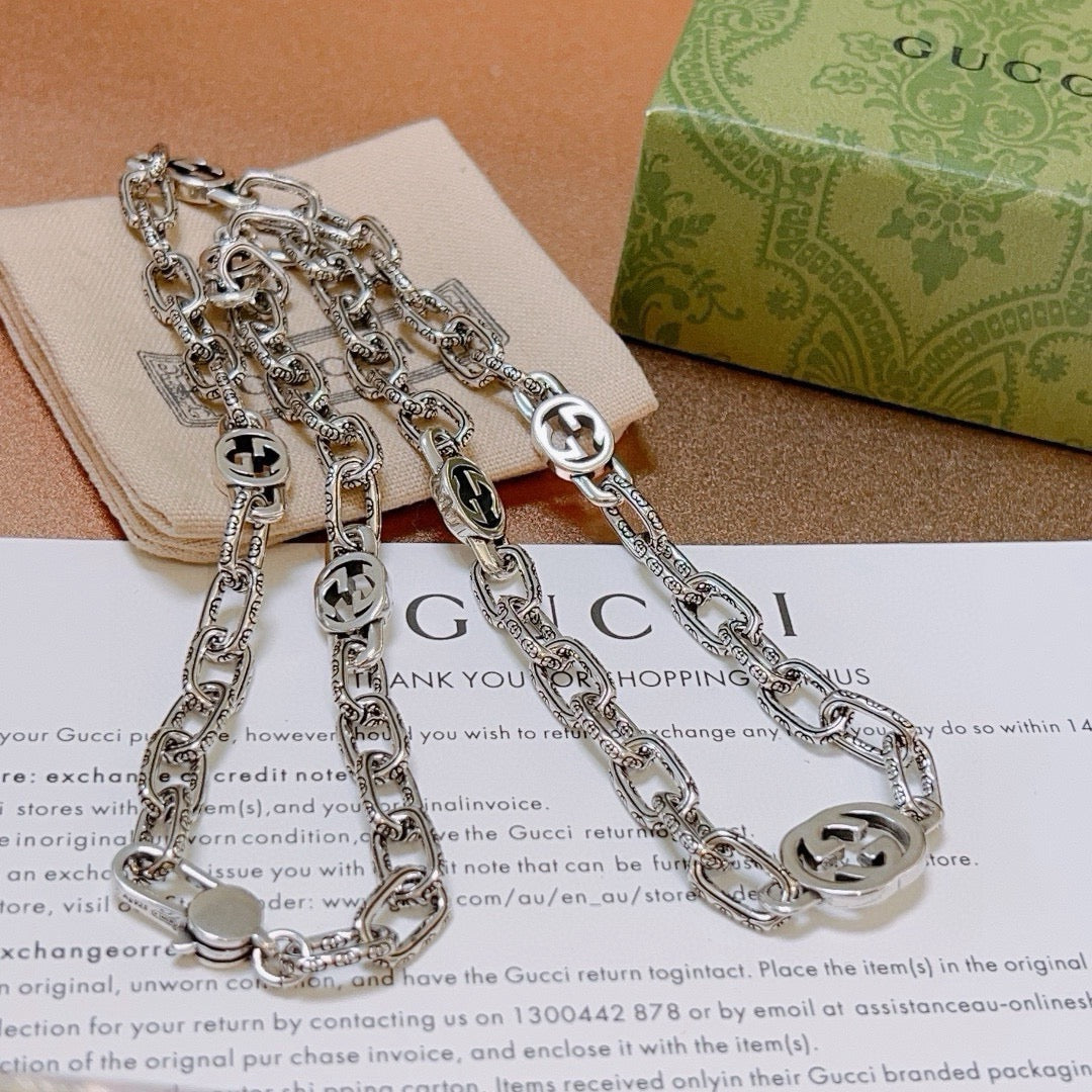 Chain Pendant Necklace in Polished Metal-Tone – Design 003 close-up detail
