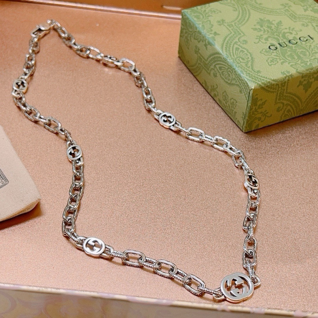 Chain Pendant Necklace in Polished Metal-Tone – Design 003 side detail