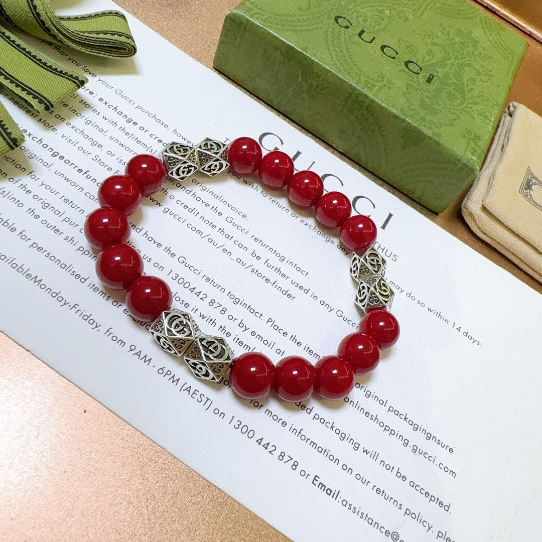 Double-G Emblem Bracelet in Polished Metal-Tone – Design 025 close-up detail