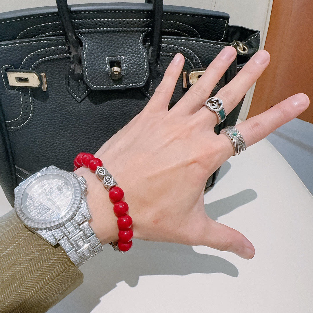Double-G Emblem Bracelet in Polished Metal-Tone – Design 009 detail view
