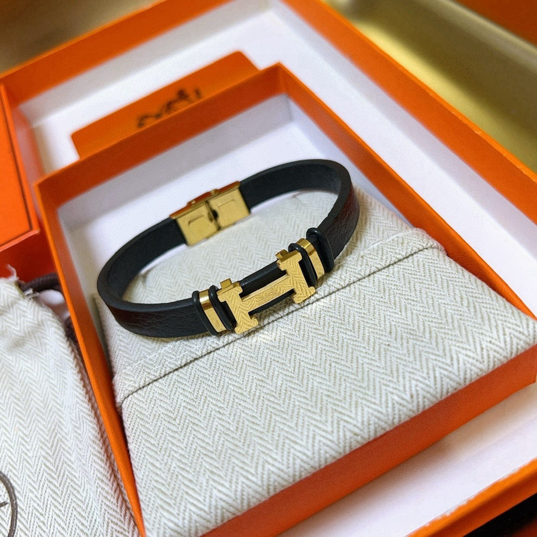 Horse Bangle in Polished Metal-Tone – Design 005 close-up detail