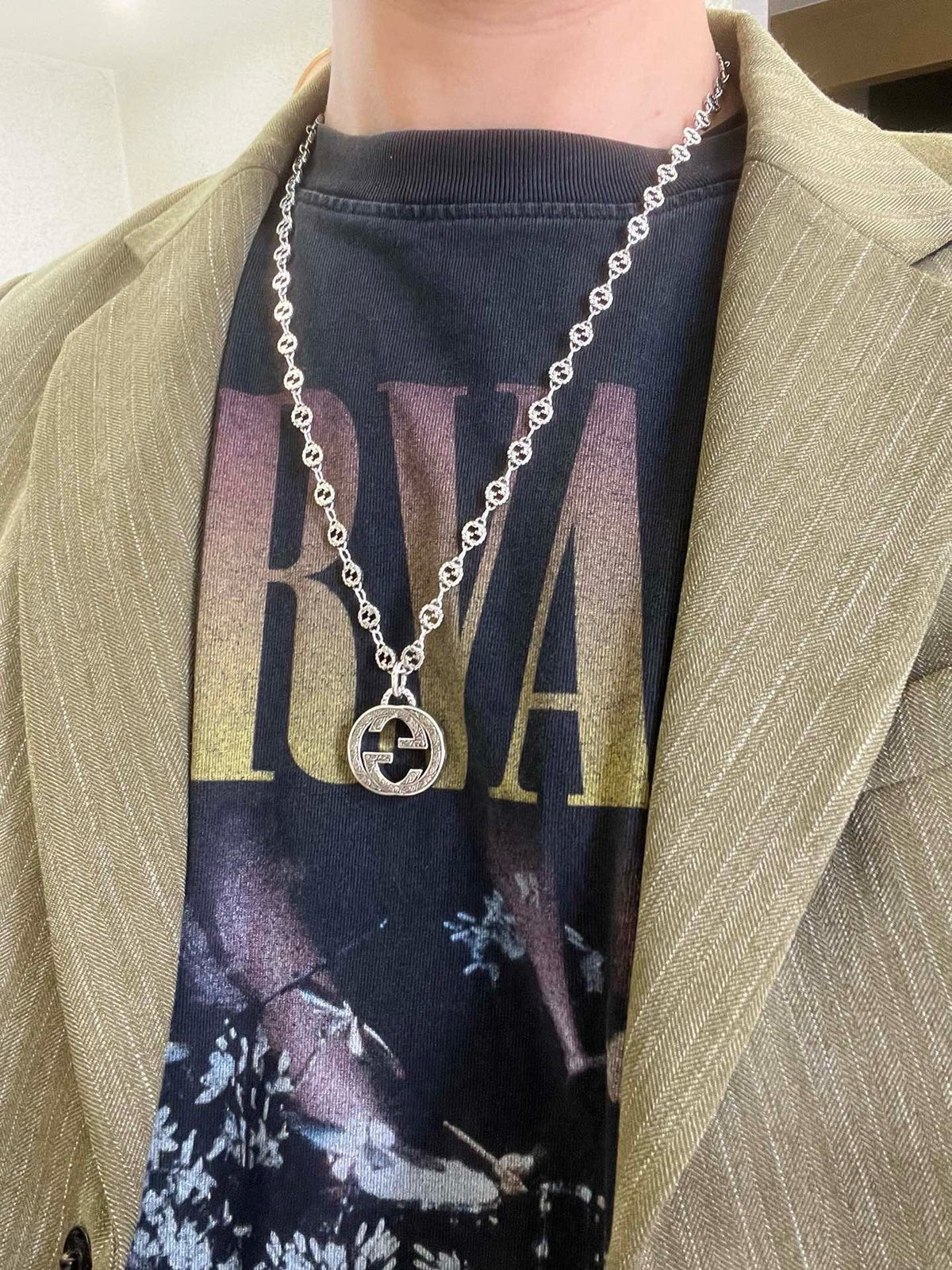 Double-G Emblem Pendant Necklace in Polished Metal-Tone – Vintage Detail – Design 023 detail view