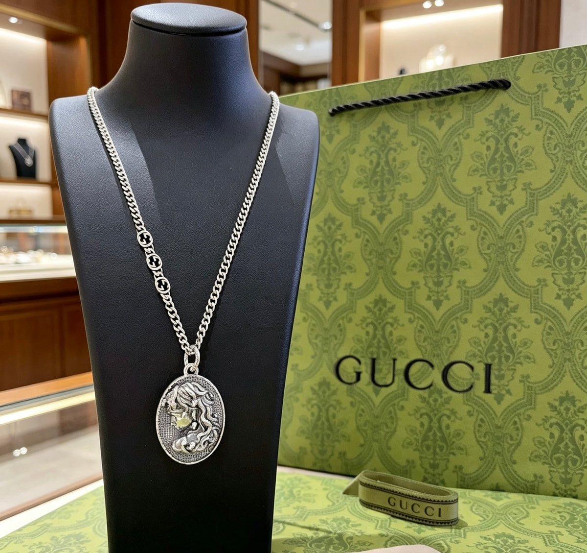 Double-G Emblem Pendant Necklace in Silver-Tone – Vintage Detail – Design 021 main product view