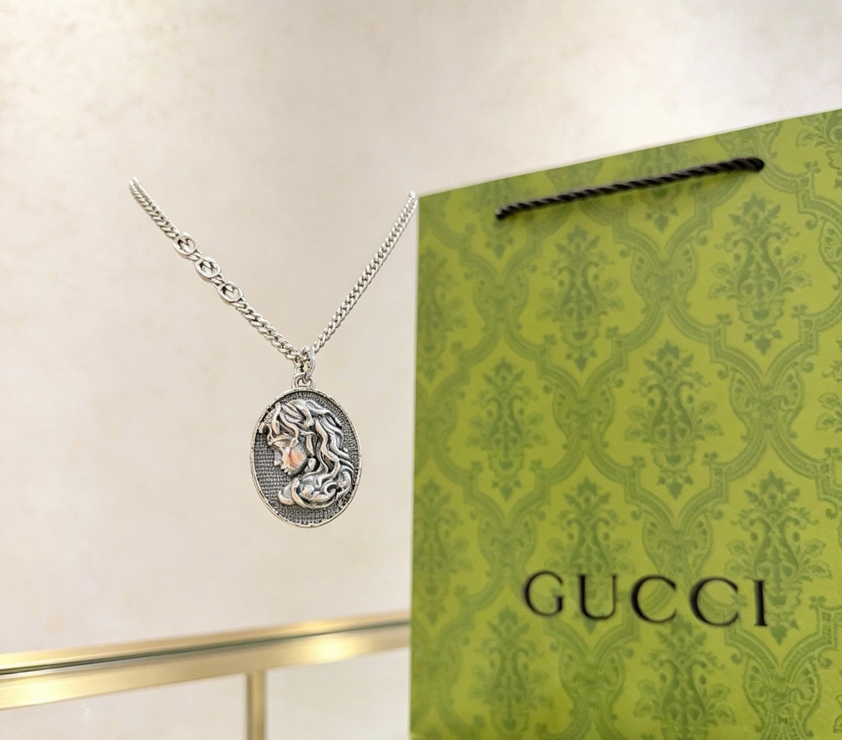 Double-G Emblem Pendant Necklace in Silver-Tone – Vintage Detail – Design 021 side detail