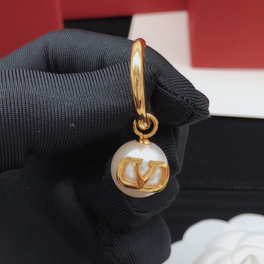 Signature Emblem Pearl-Detail Drop Earrings – Design 01 detail view