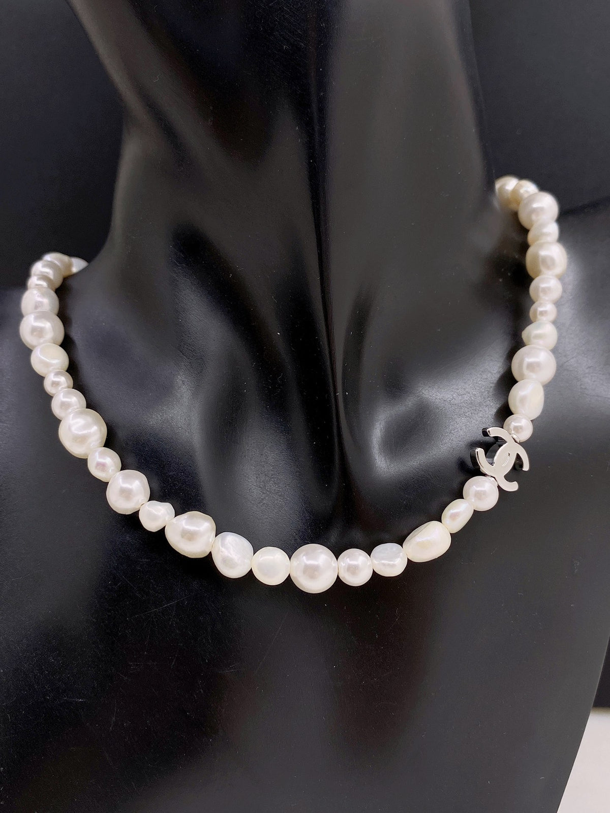 Pearl Pearl-Detail Pendant Necklace – Pearl Detail – Design 031 front product view