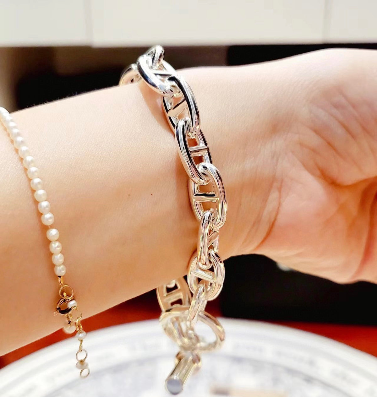 Toggle Bracelet in Polished Metal-Tone – Toggle Detail – Design 002 detail view