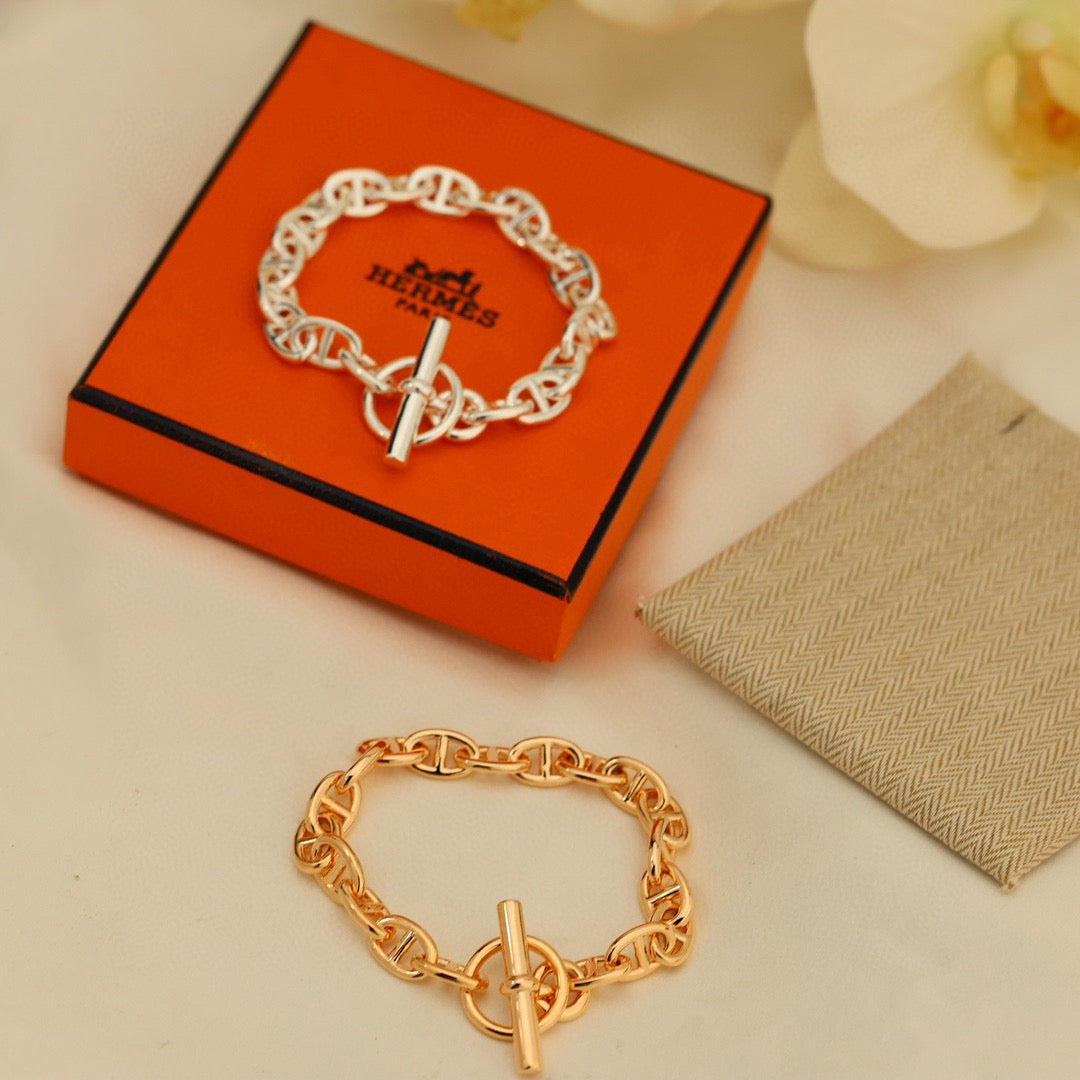 Toggle Bracelet in Polished Metal-Tone – Toggle Detail – Design 002 styled product view