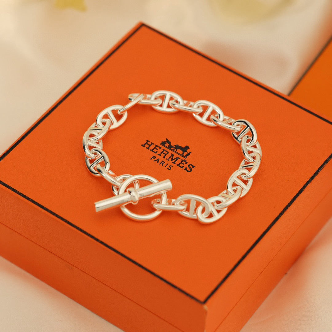 Toggle Bracelet in Polished Metal-Tone – Toggle Detail – Design 002 front product view