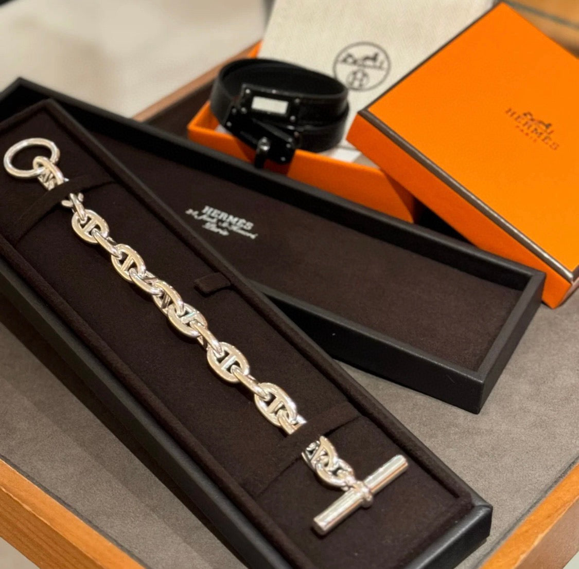 Toggle Bracelet in Polished Metal-Tone – Toggle Detail – Design 002 side detail