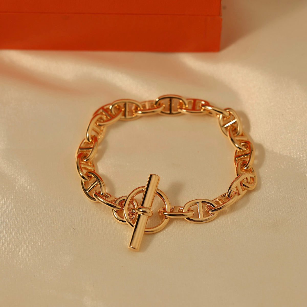 Toggle Bracelet in Polished Metal-Tone – Toggle Detail – Design 002 detail view