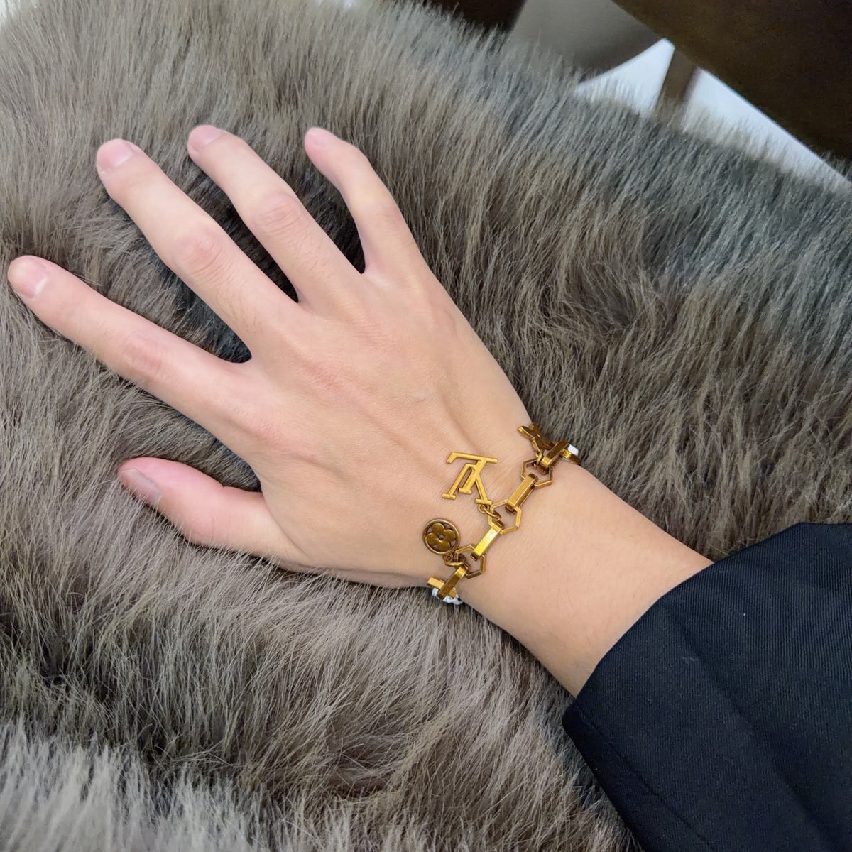 Geometric Emblem Leather-Detail Bracelet – Leather Detail – Design 022 detail view