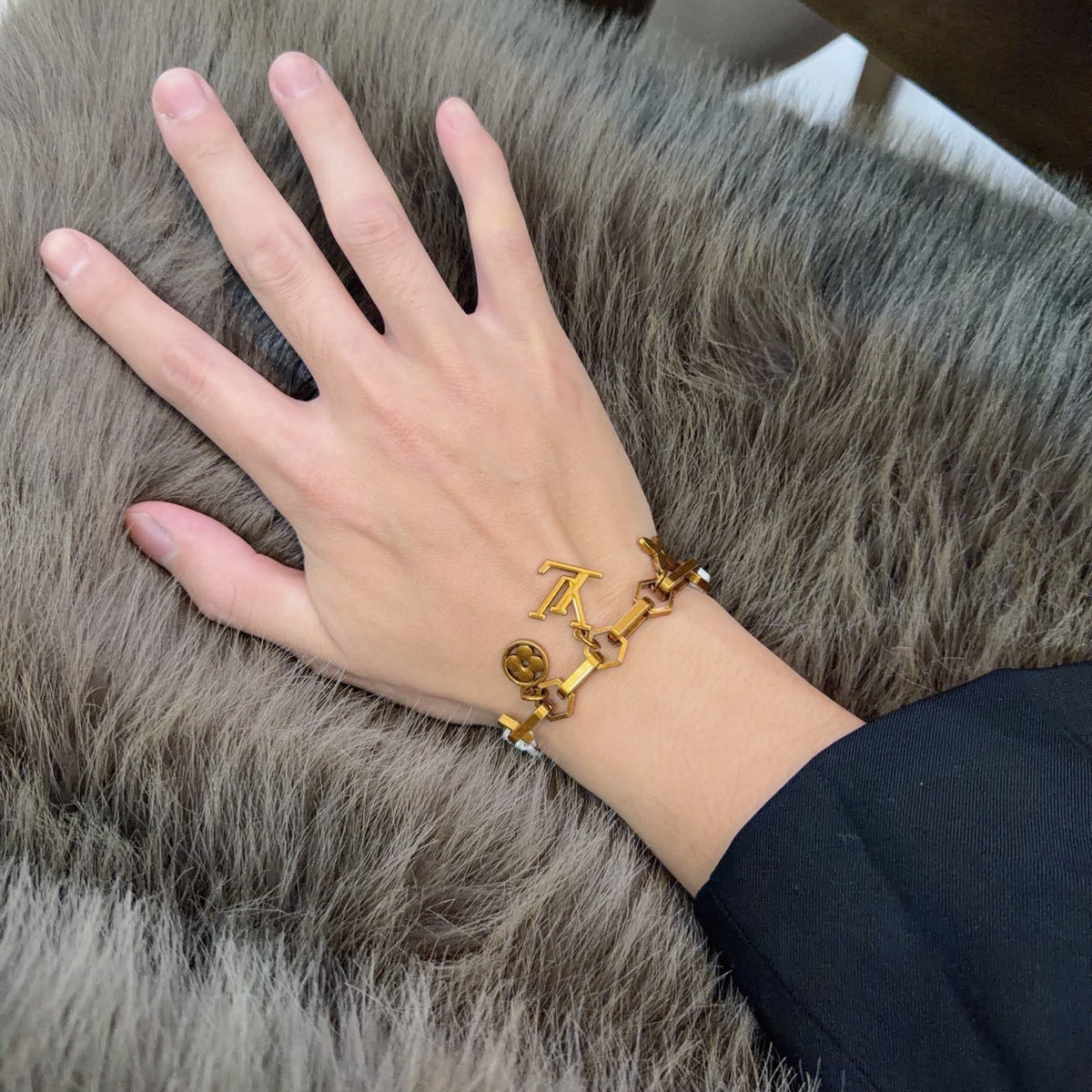 Geometric Emblem Leather-Detail Bracelet – Leather Detail – Design 022 side detail