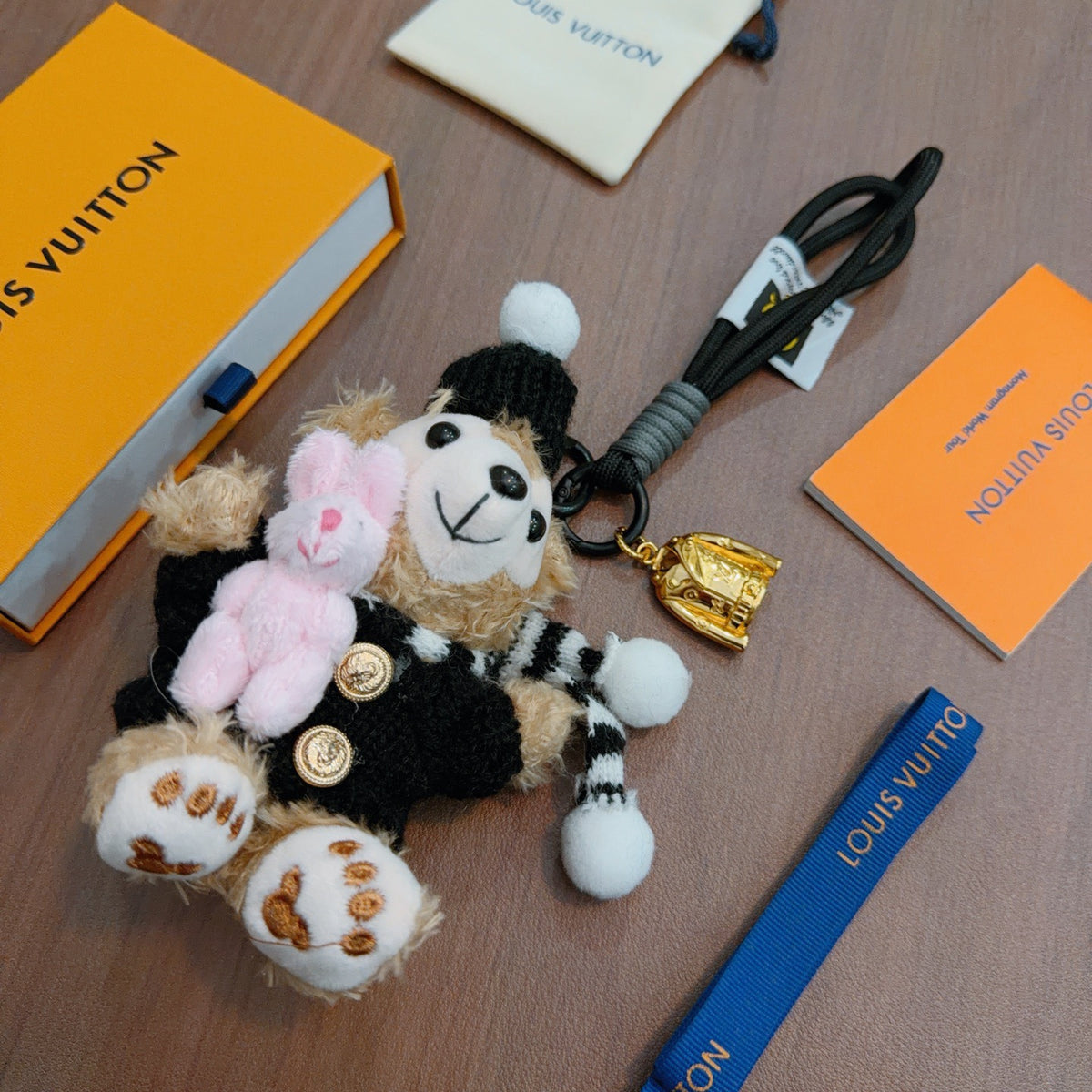 Bag Motif Keychain – Bag Detail – Design 118 styled product view