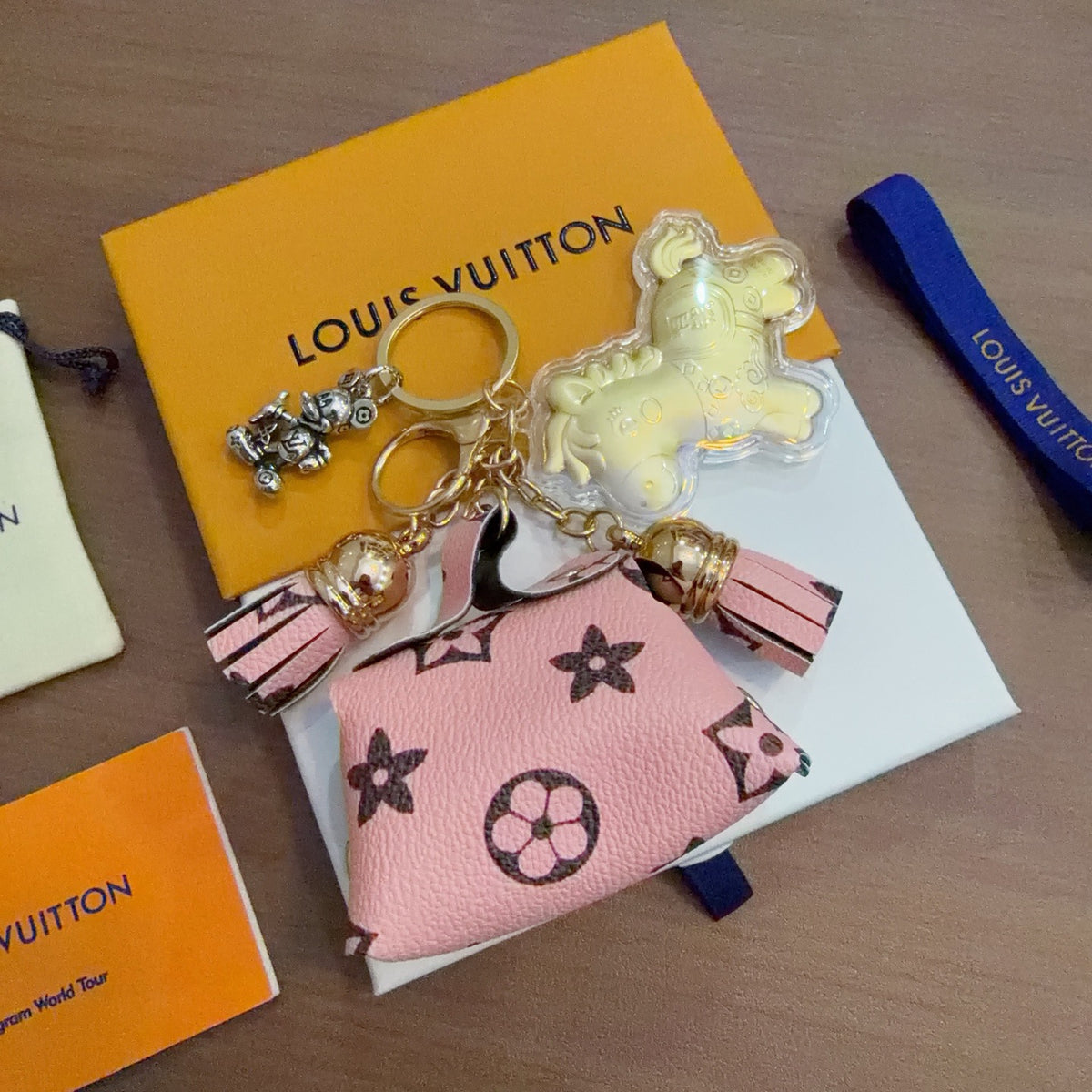 Bag Motif Keychain – Bag Detail – Design 111 main product view