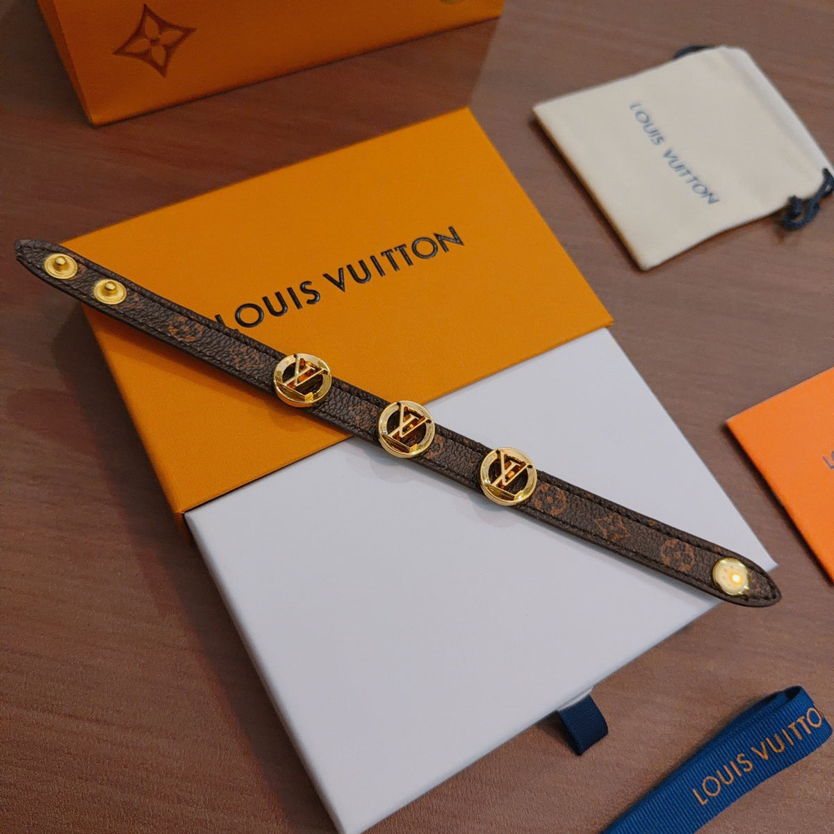 Geometric Emblem Leather-Detail Bracelet – Leather Detail – Design 012 close-up detail