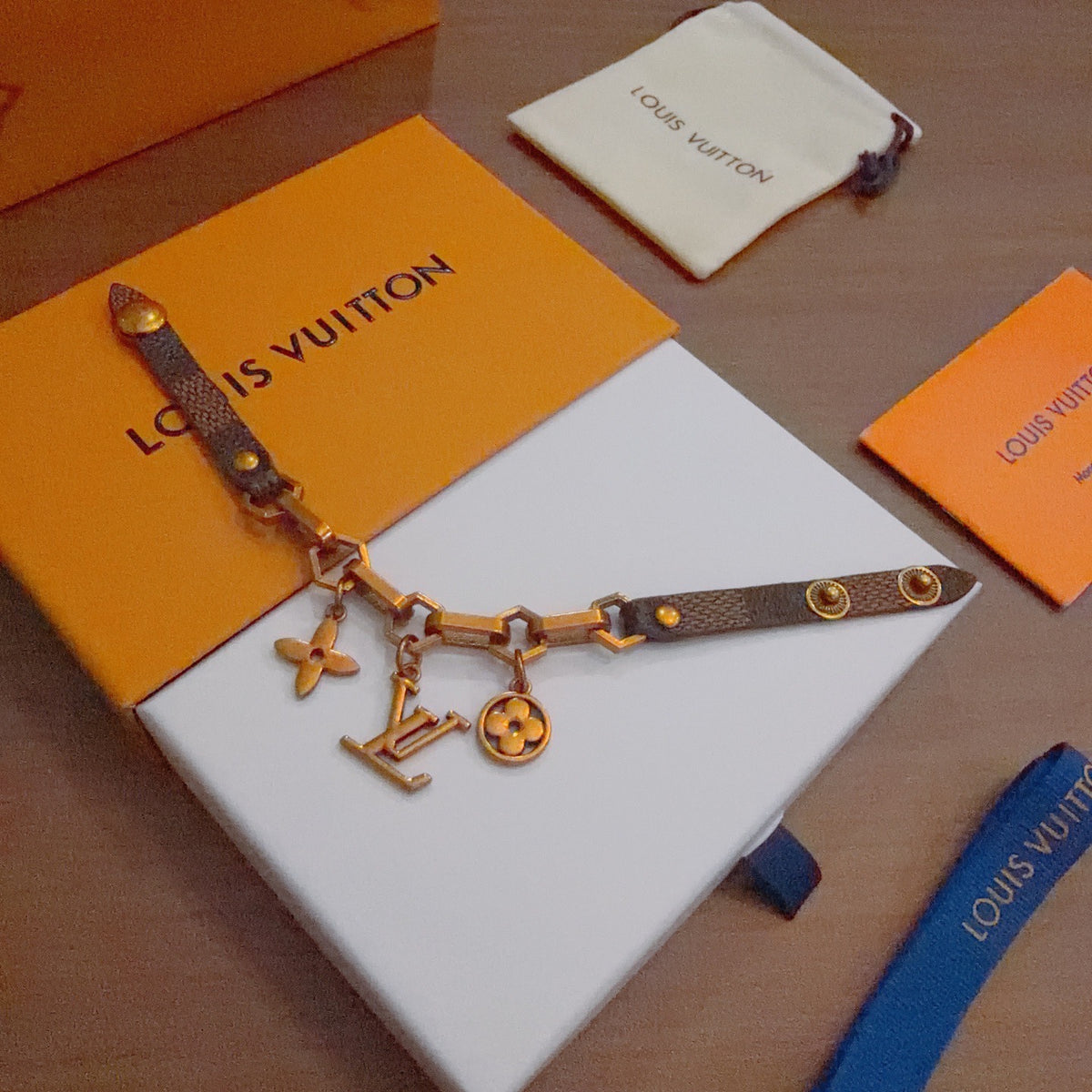 Geometric Emblem Leather-Detail Bracelet – Leather Detail – Design 017 side detail