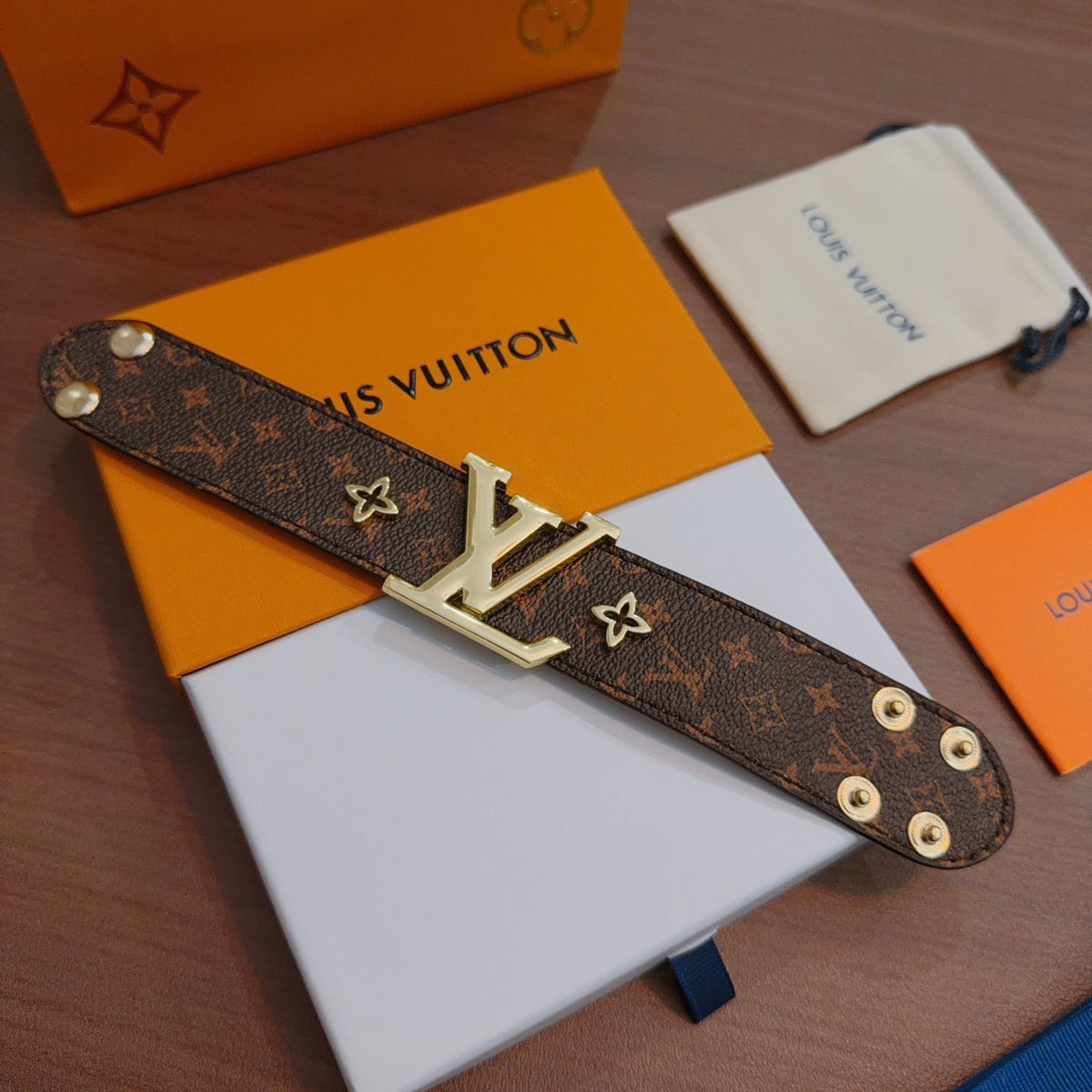 Geometric Emblem Leather-Detail Bracelet – Leather Detail – Design 015 side detail