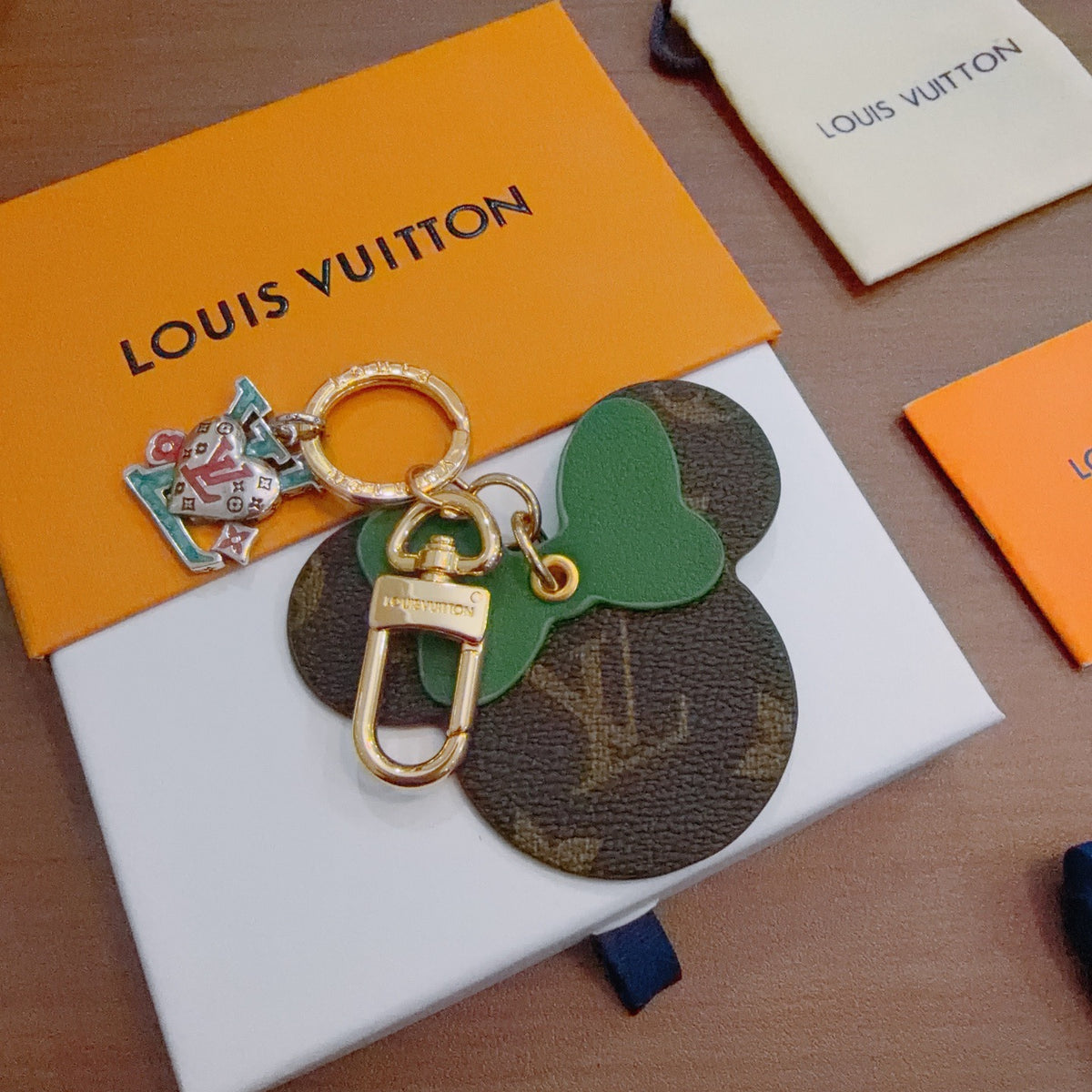 Bag Motif Keychain – Bag Detail – Design 109 front product view