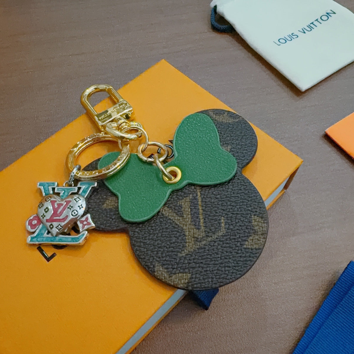 Bag Motif Keychain – Bag Detail – Design 109 styled product view
