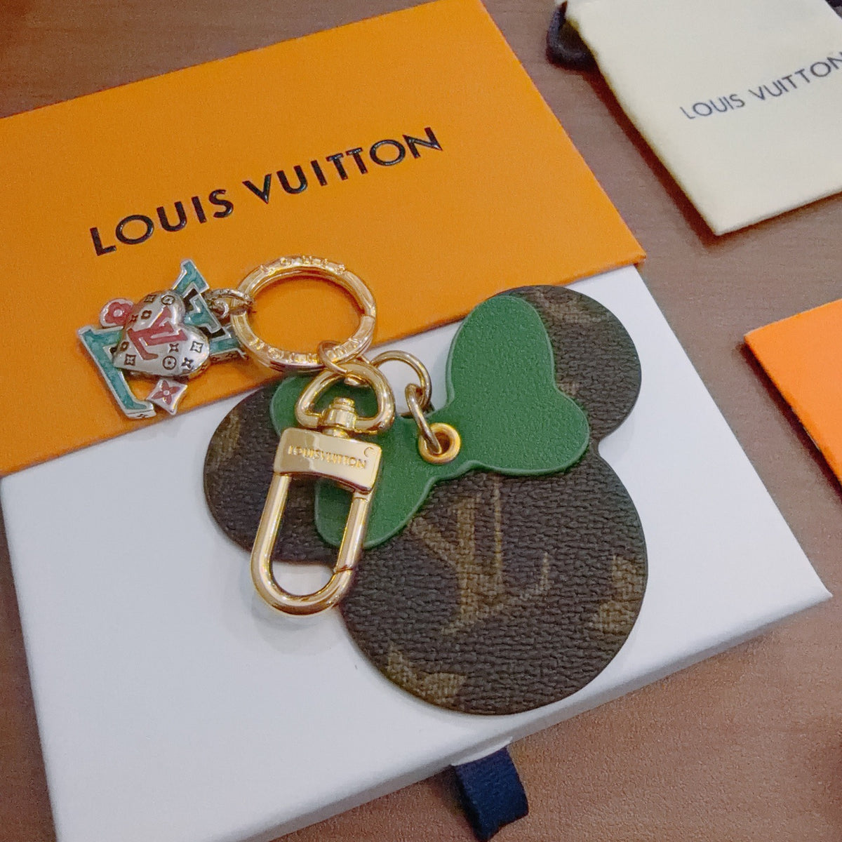 Bag Motif Keychain – Bag Detail – Design 109 side detail