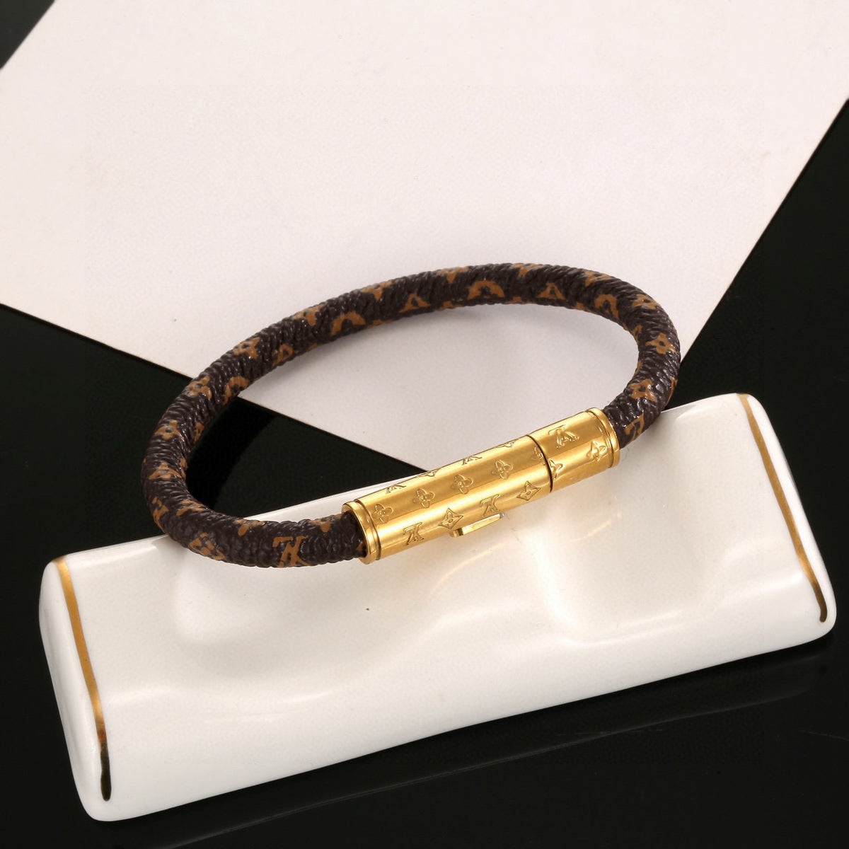 Geometric Emblem Leather-Detail Bracelet – Leather Detail – Design 010 detail view