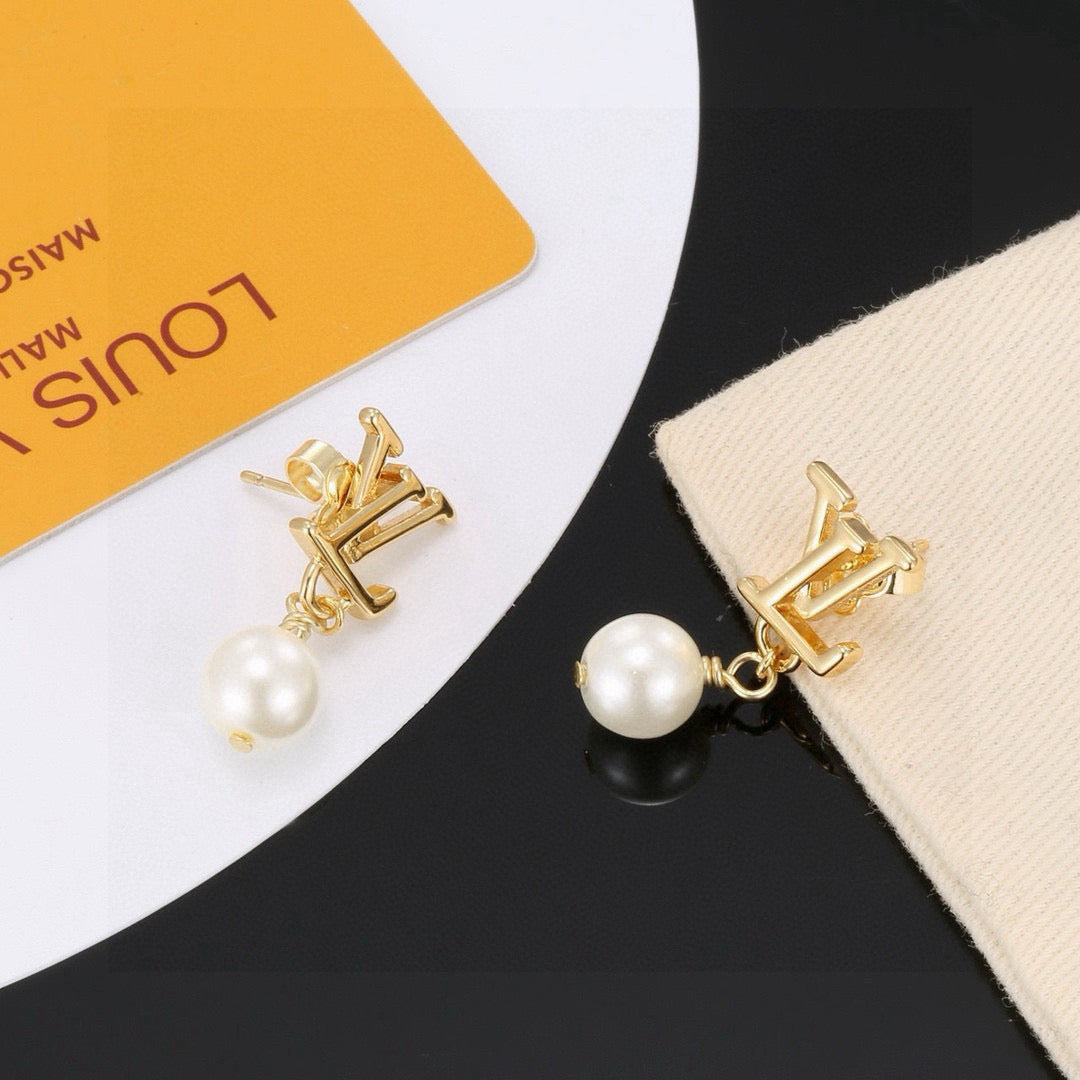 Letter Emblem Stud Earrings in Polished Metal-Tone – Design 040 side detail