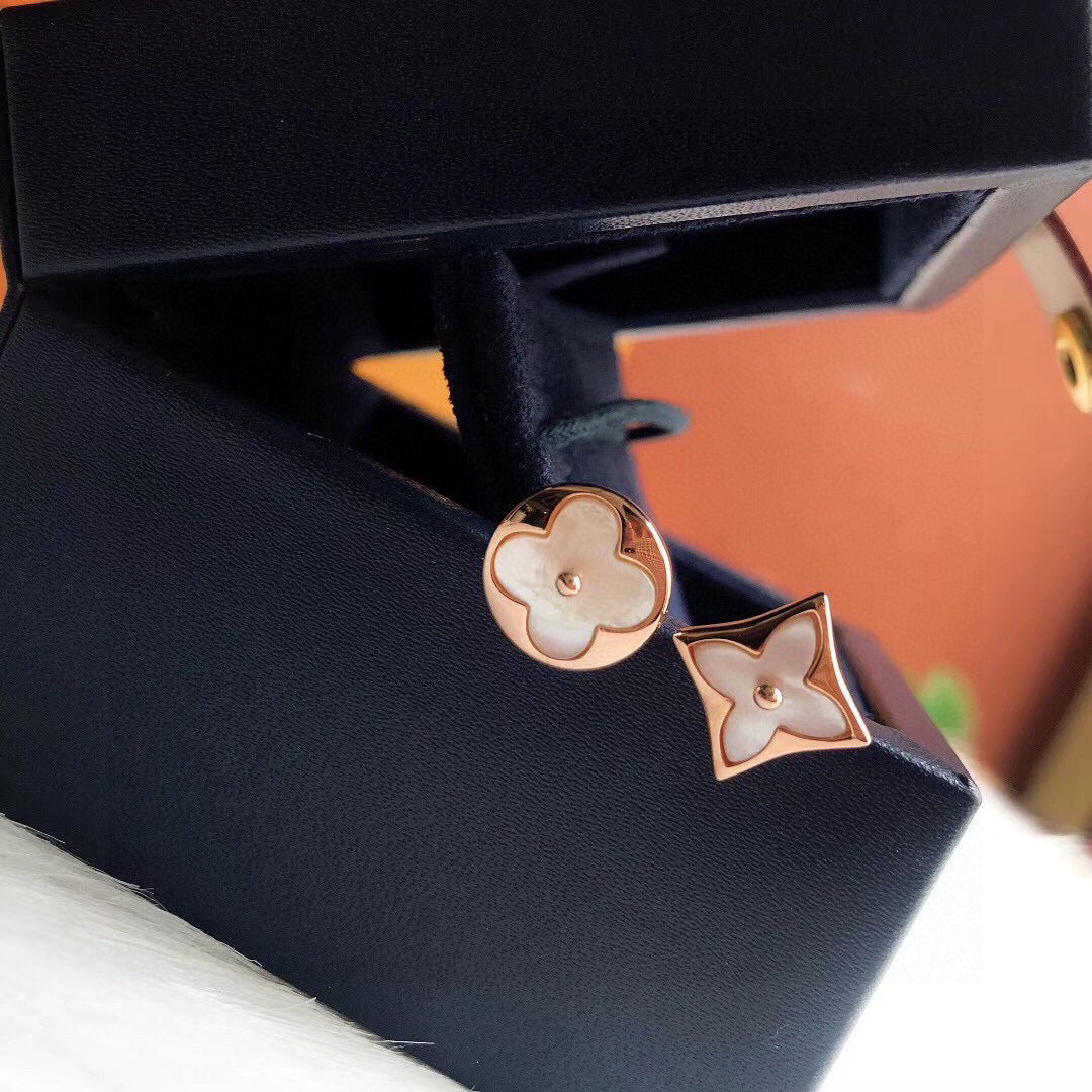 Clover Stud Earrings in Rose-Gold-Tone – Rose Gold Detail – Design 003 main product view