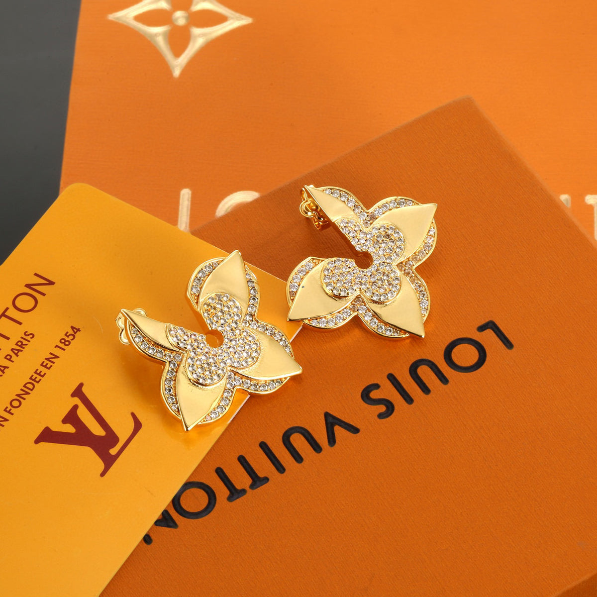 Clover Stud Earrings in Gold-Tone – Clover Detail – Design 008 main product view