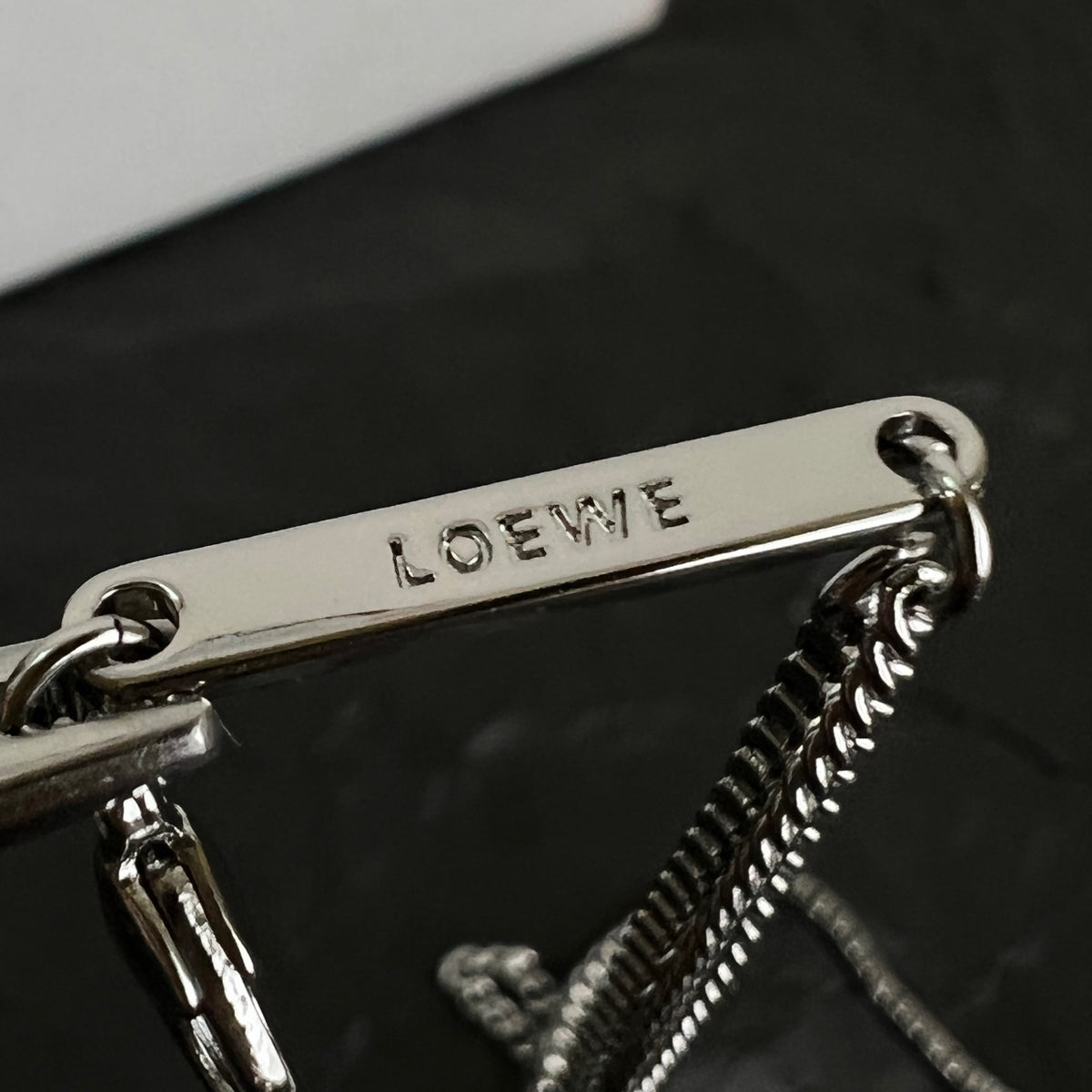 Floral Motif Pendant Necklace in Polished Metal-Tone – Design 01 close-up detail
