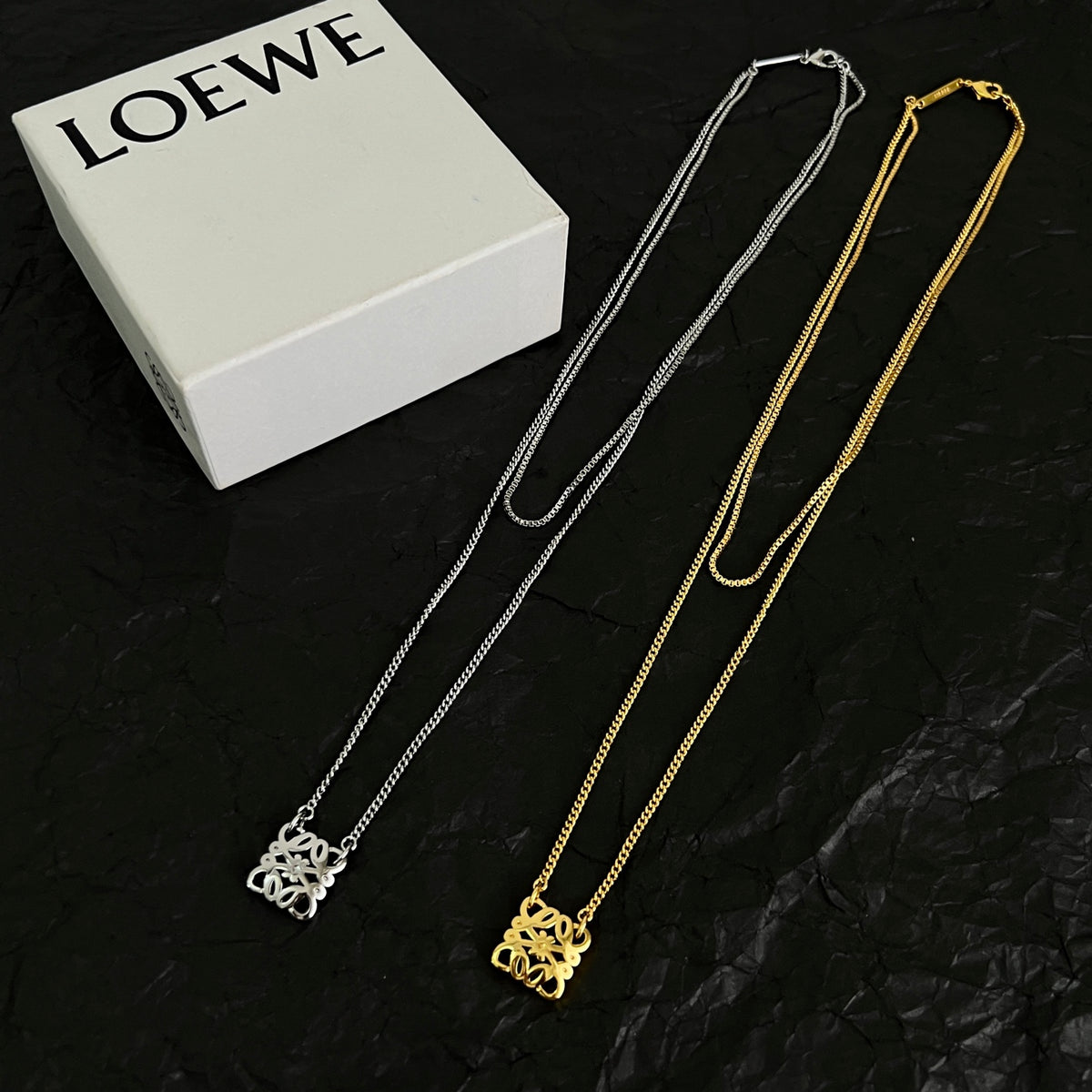 Floral Motif Pendant Necklace in Polished Metal-Tone – Design 01 detail view