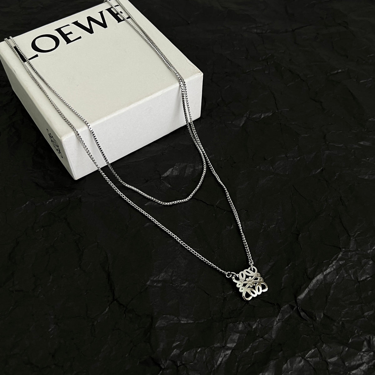 Floral Motif Pendant Necklace in Polished Metal-Tone – Design 04 side detail
