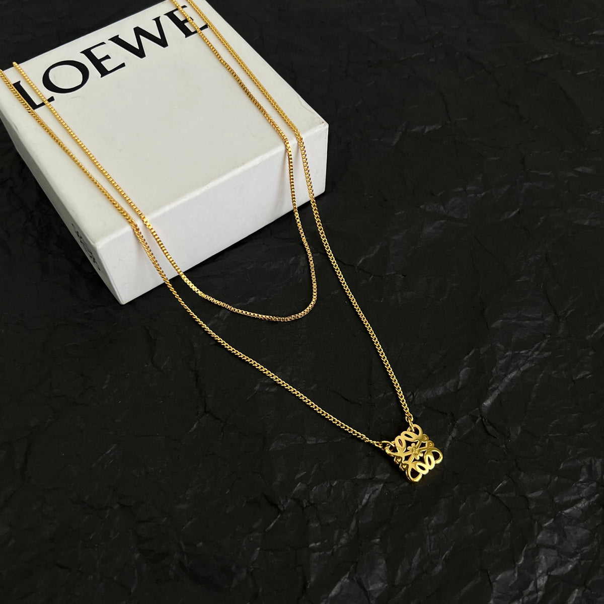 Floral Motif Pendant Necklace in Polished Metal-Tone – Design 02 side detail
