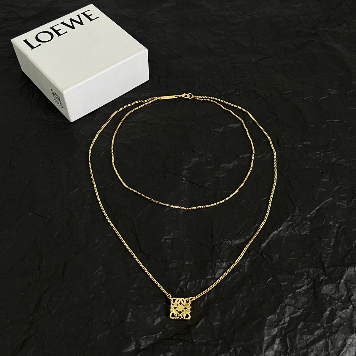 Floral Motif Pendant Necklace in Polished Metal-Tone – Design 02 front view