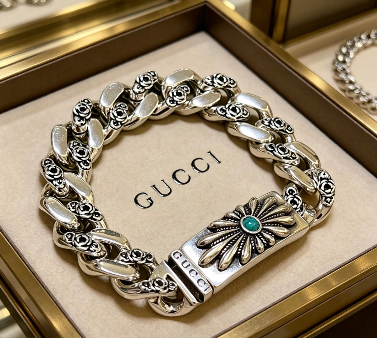 Floral Bracelet in Polished Metal-Tone – Design 015 side detail